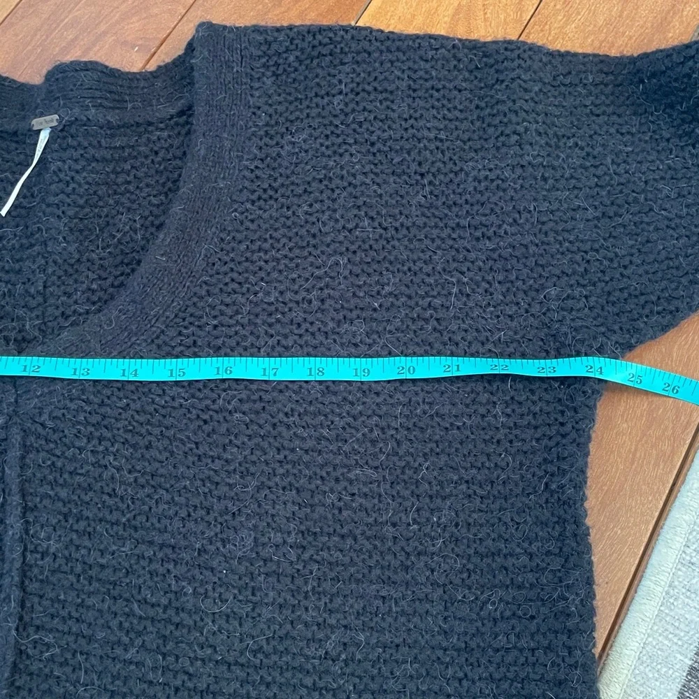 FREE PEOPLE ALPACA WOOL KNIT SWEATER Size L
Black
Like new - Picture 8 of 10